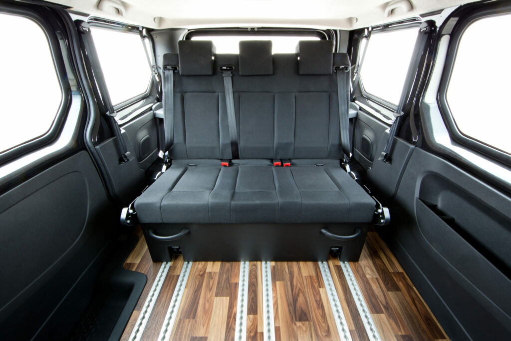 SCHNIERLE - Busausstatter Renault Trafic div Einbauten August2015